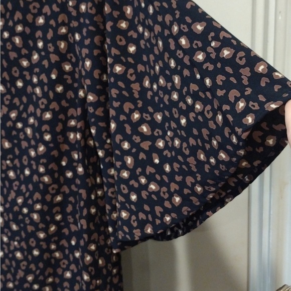 VICI Navy V-Neck Blouse Leopard Print size XS - Picture 5 of 9